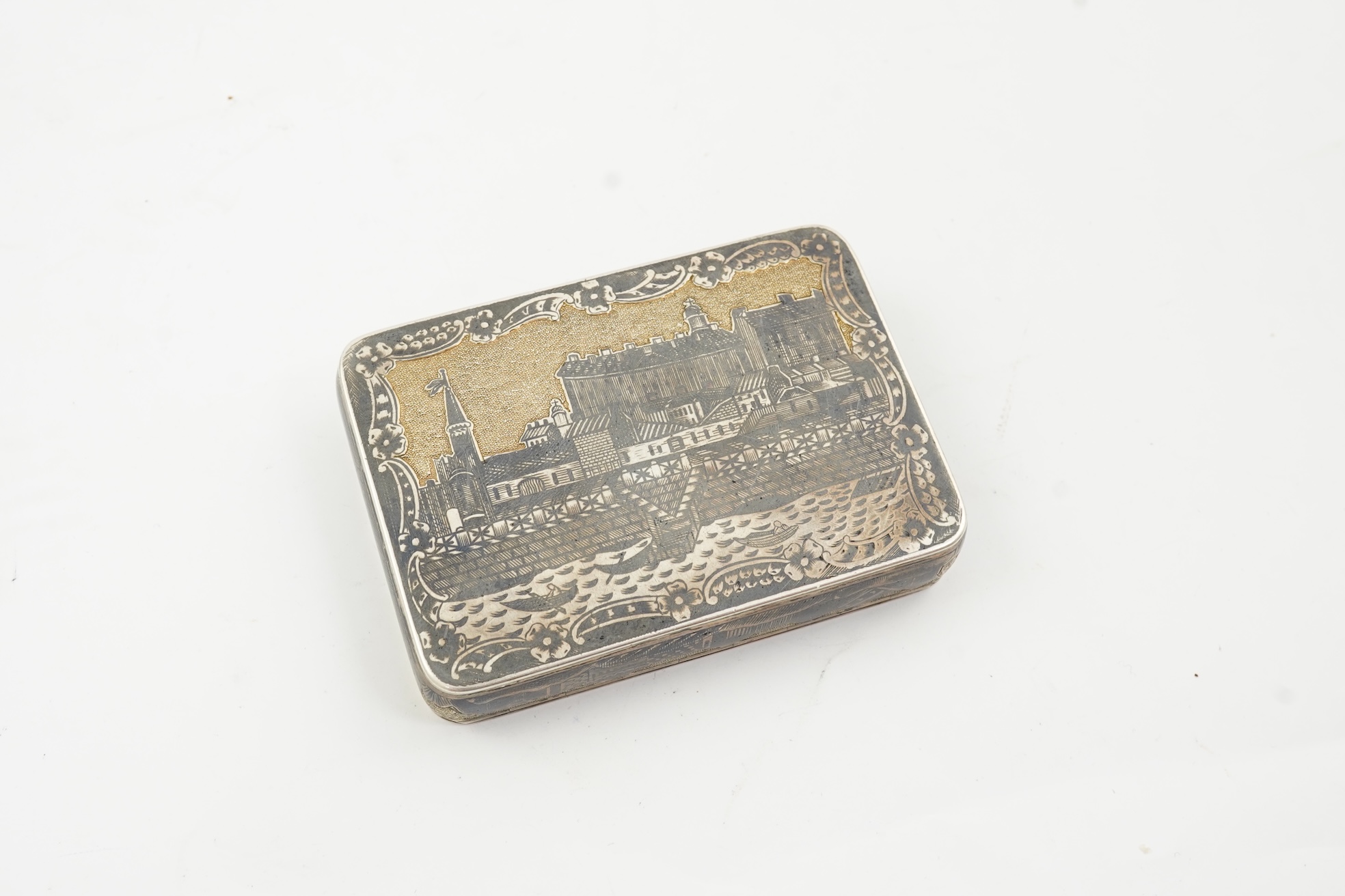 An early 19th century Russian 84 zolotnik and niello rectangular snuff box, assay master Andrei Kovalsky, Moscow, 1825
